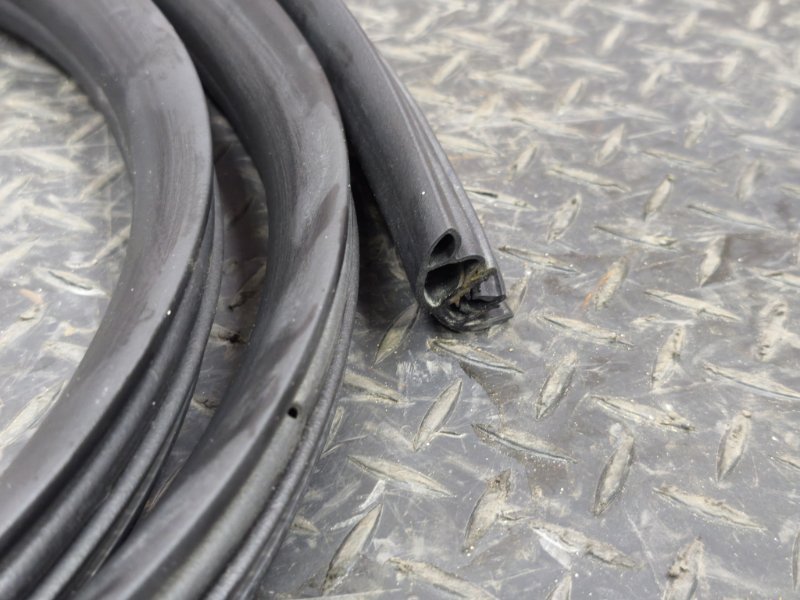 Уплотнитель двери