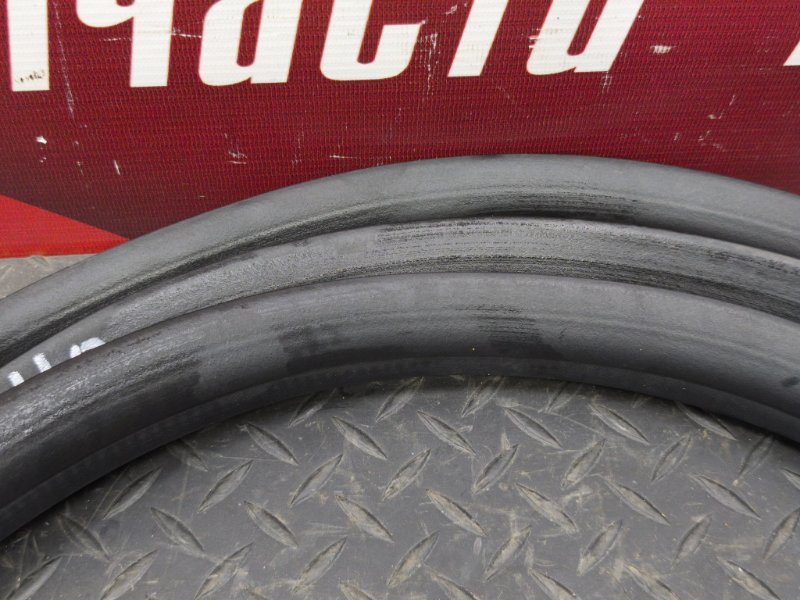 Уплотнитель двери