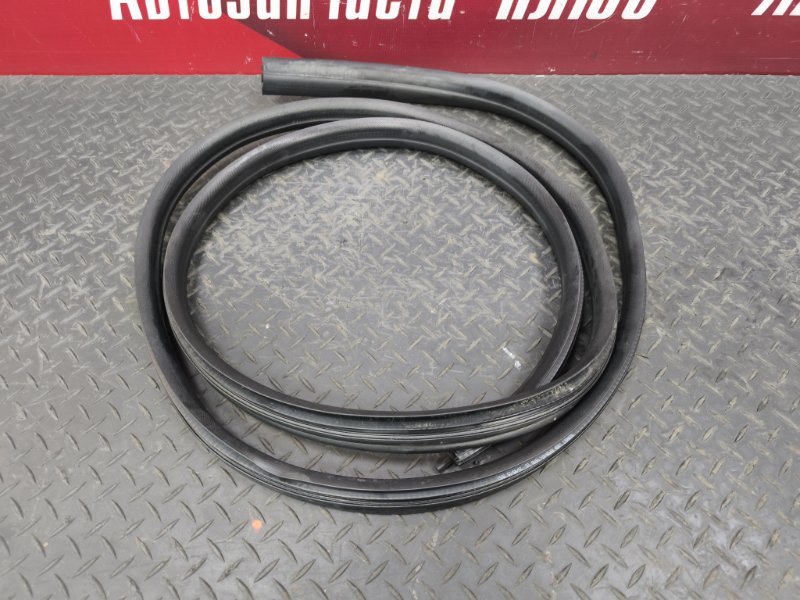 Уплотнитель двери