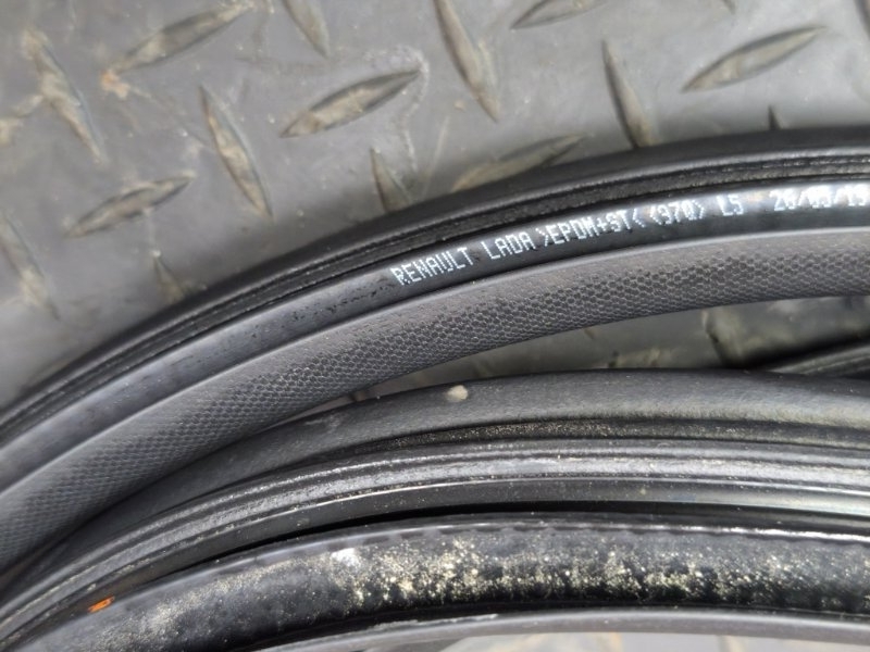 Уплотнитель двери