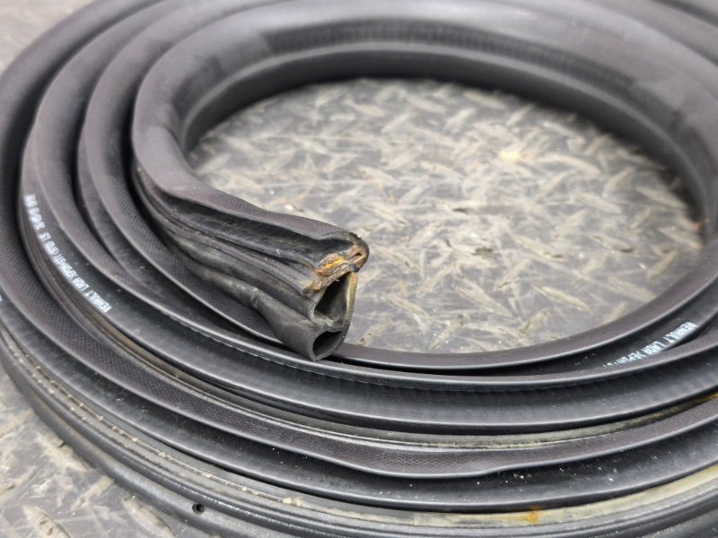 Уплотнитель двери