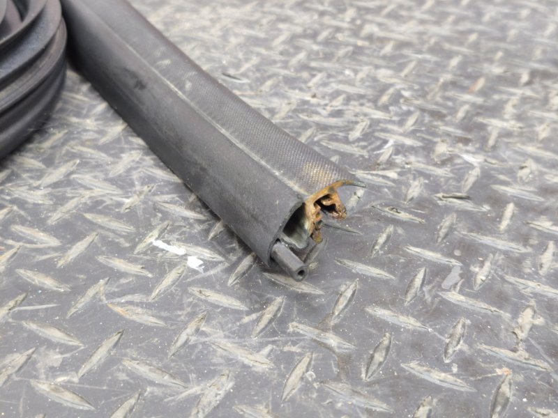 Уплотнитель двери