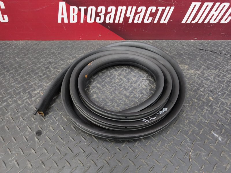 Уплотнитель двери