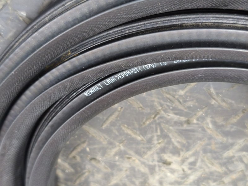 Уплотнитель двери