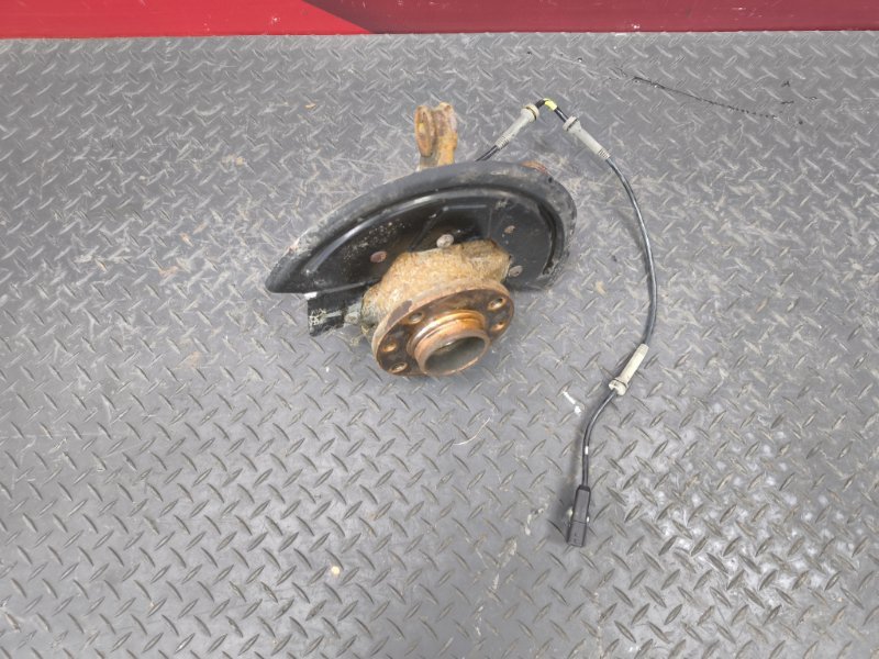 Кулак поворотный