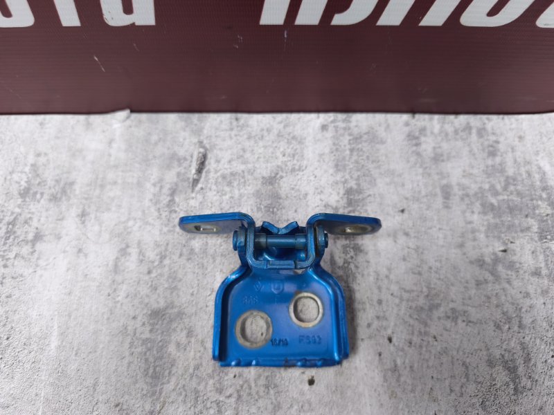 Петля двери