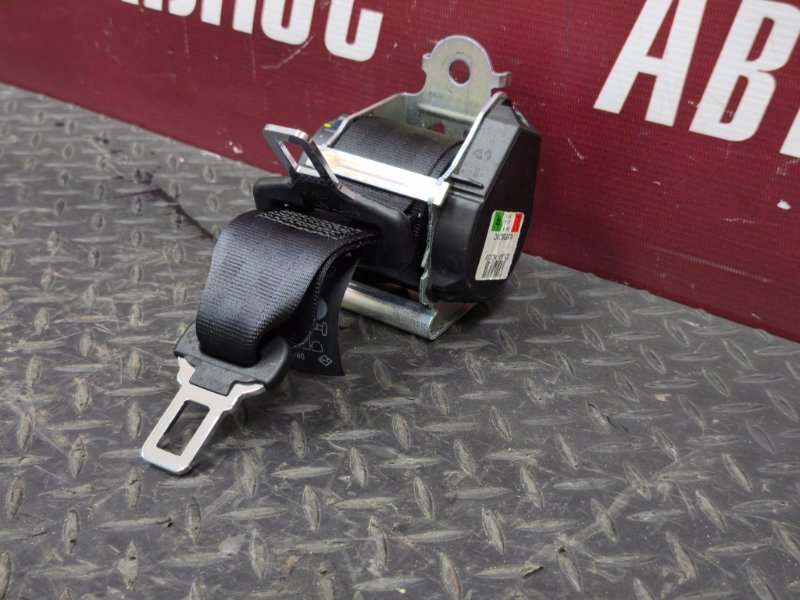 Ремень безопасности