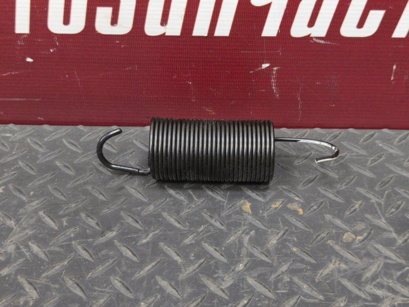 Пружина крышки багажника