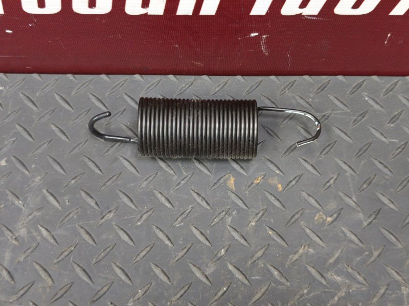 Пружина крышки багажника
