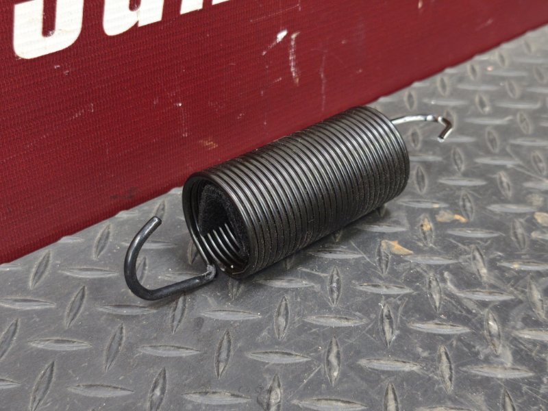Пружина крышки багажника