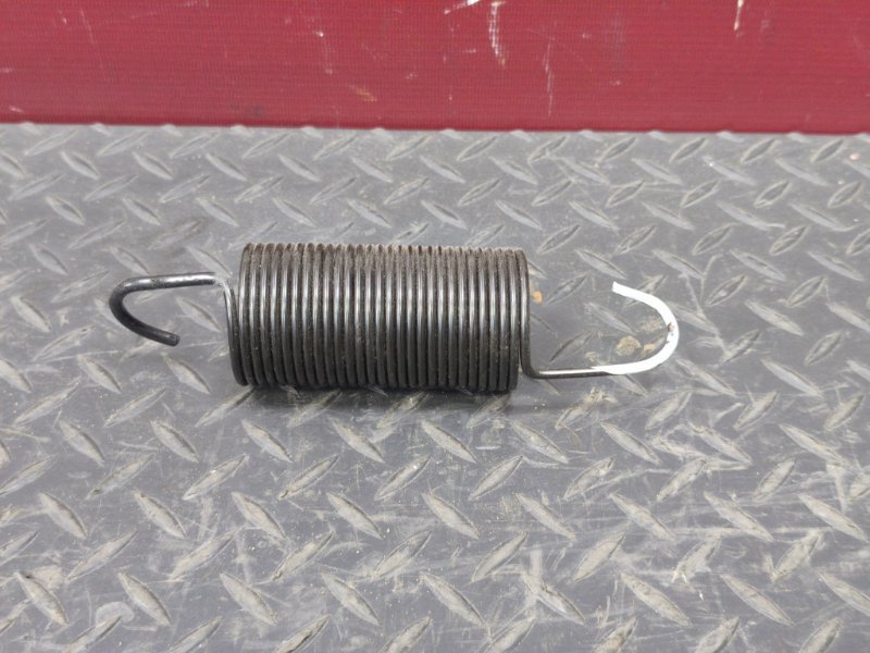 Пружина крышки багажника