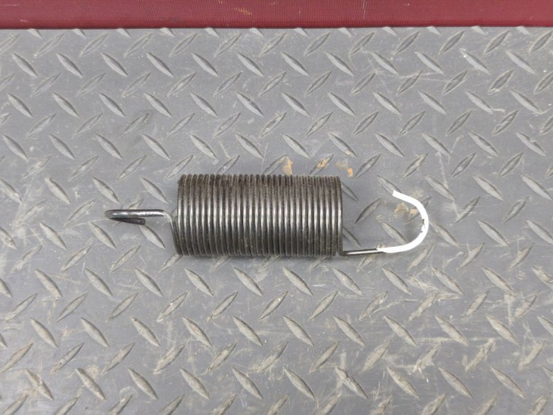 Пружина крышки багажника