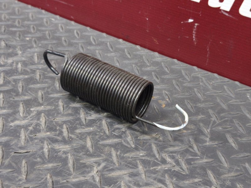 Пружина крышки багажника