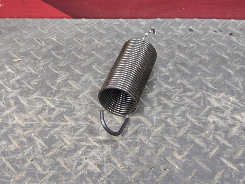 Пружина крышки багажника