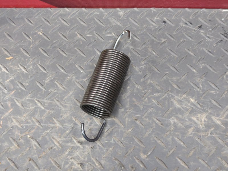 Пружина крышки багажника
