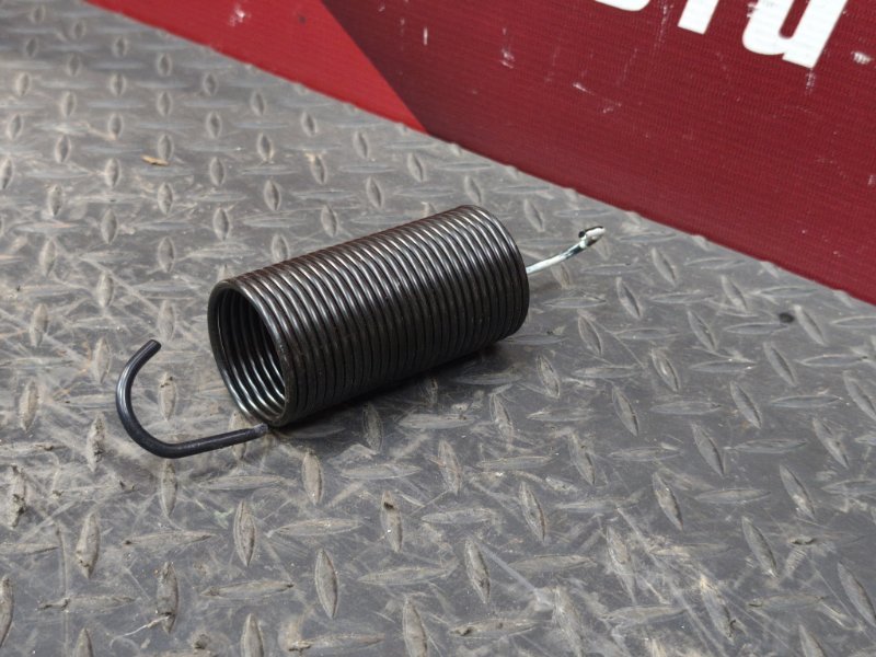 Пружина крышки багажника