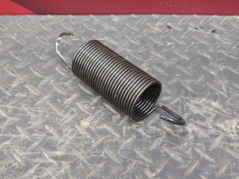 Пружина крышки багажника
