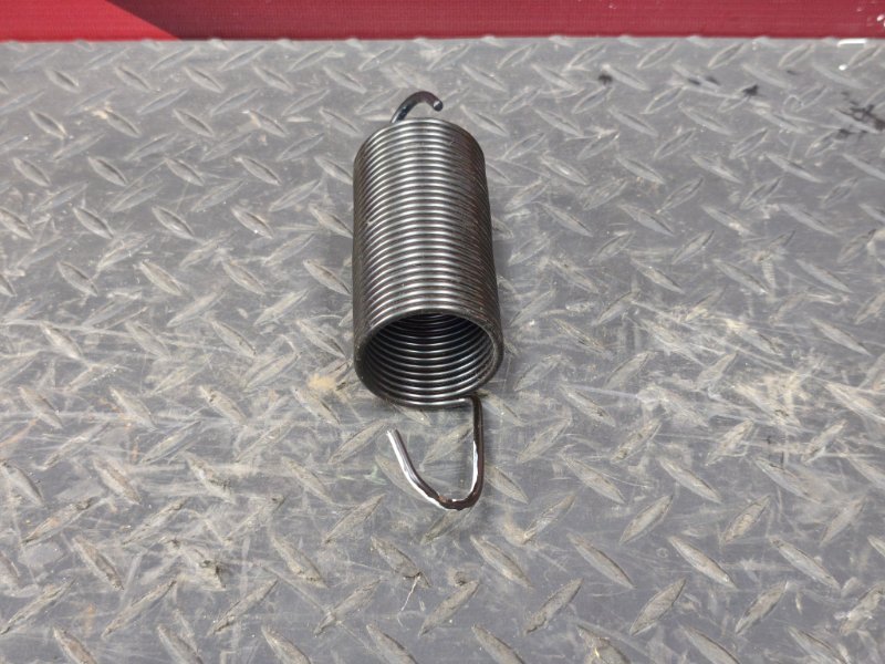 Пружина крышки багажника
