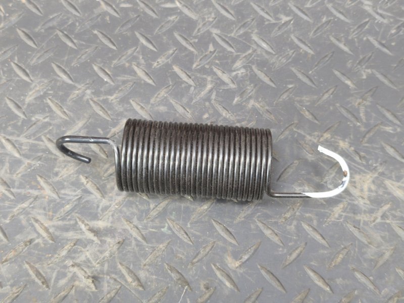 Пружина крышки багажника