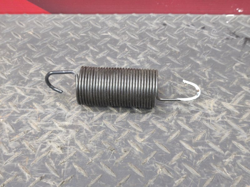 Пружина крышки багажника