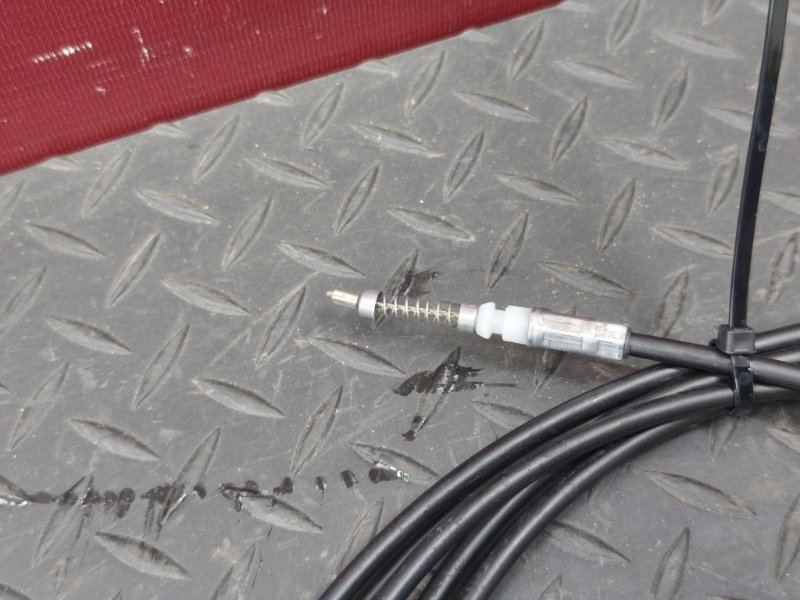 Трос замка капота