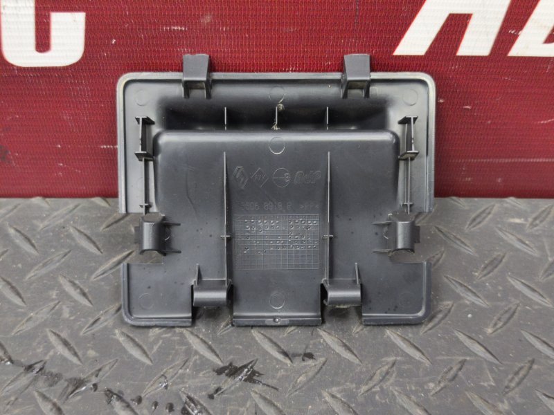 Накладка крышки багажника