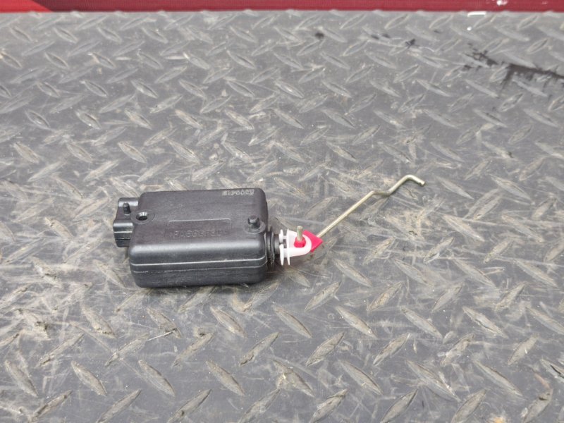 Привод замка багажника