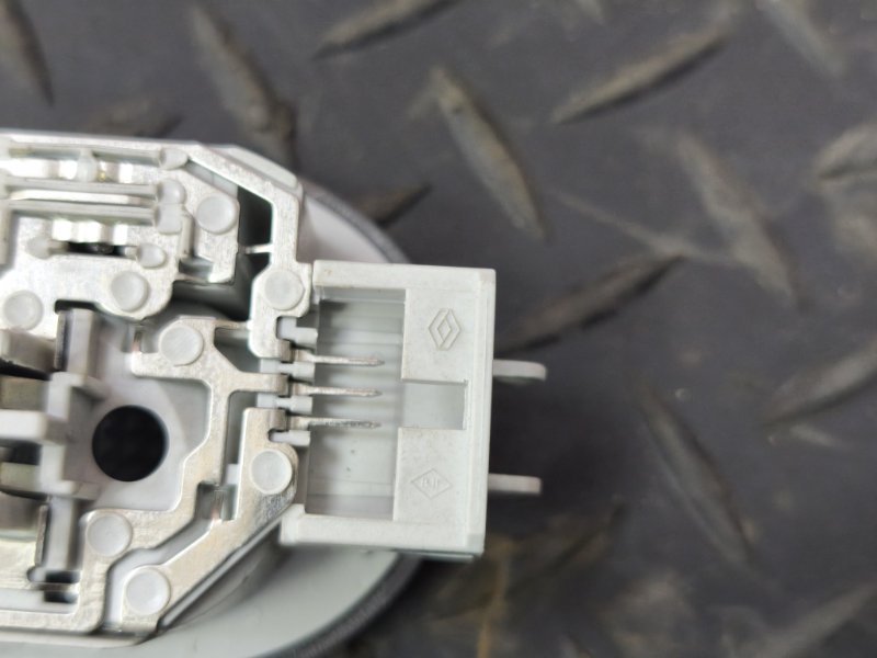 плафон освещения салона