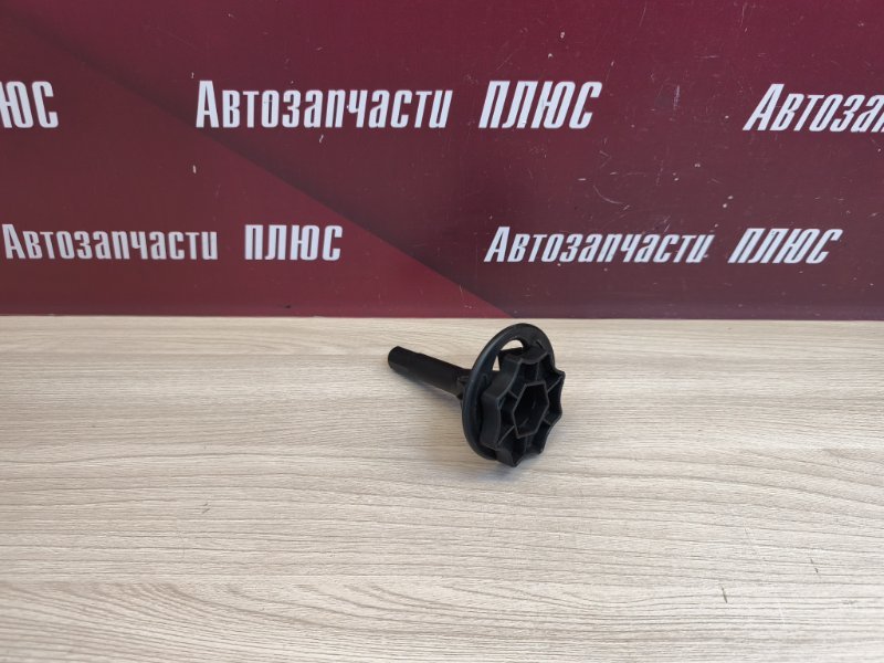 Крепление запасного колеса