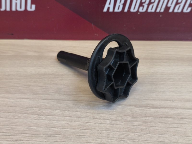 Крепление запасного колеса