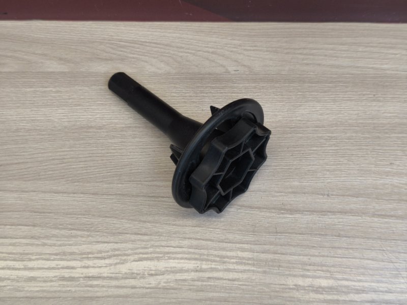 Крепление запасного колеса