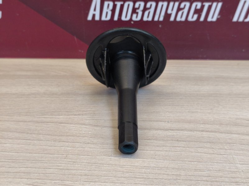 Крепление запасного колеса