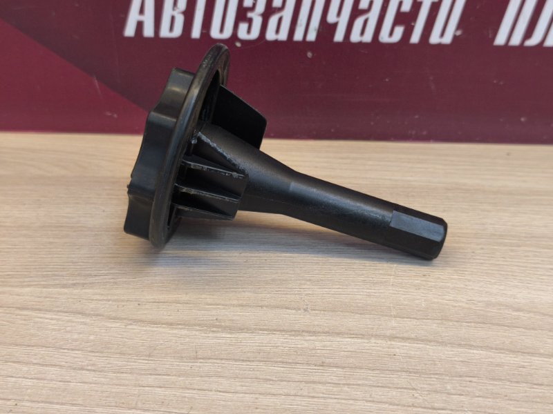 Крепление запасного колеса