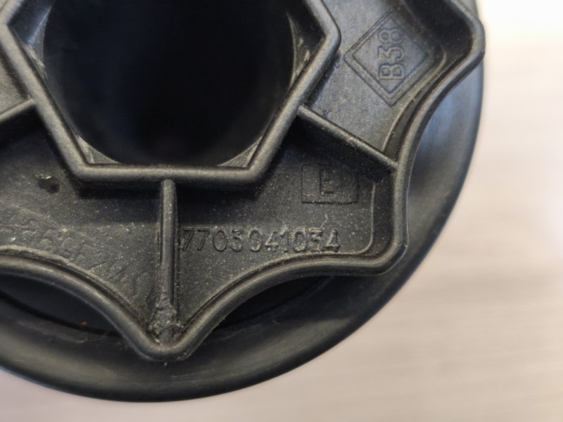 Крепление запасного колеса