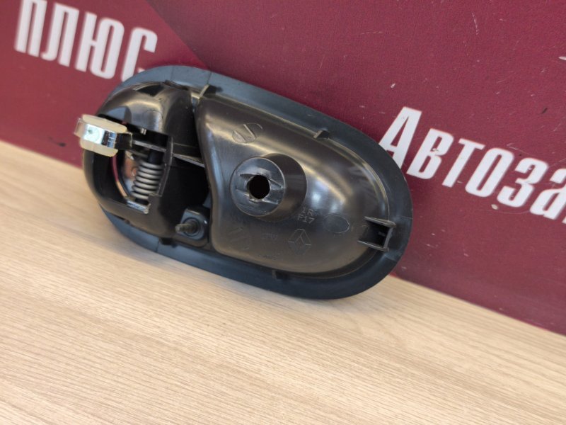 Внутренняя  ручка двери