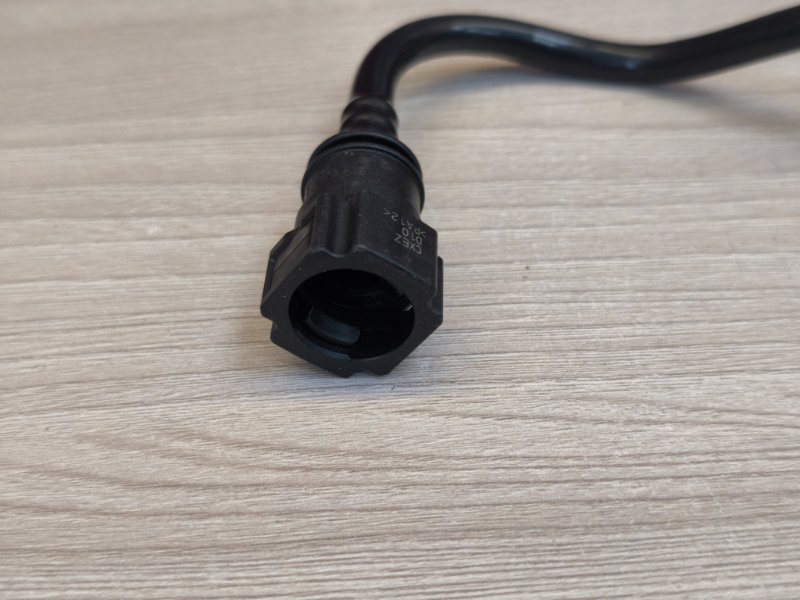 Трубка топливная