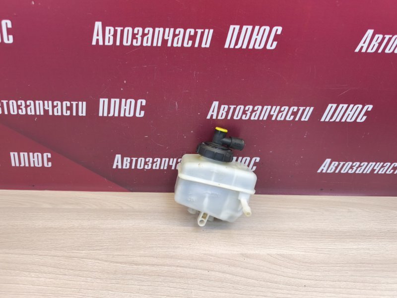 Бачок главного тормозного цилиндра