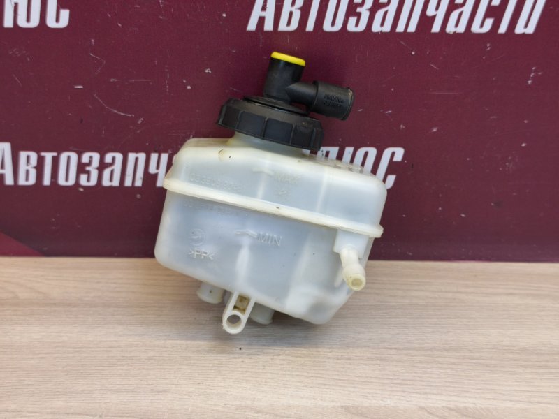 Бачок главного тормозного цилиндра