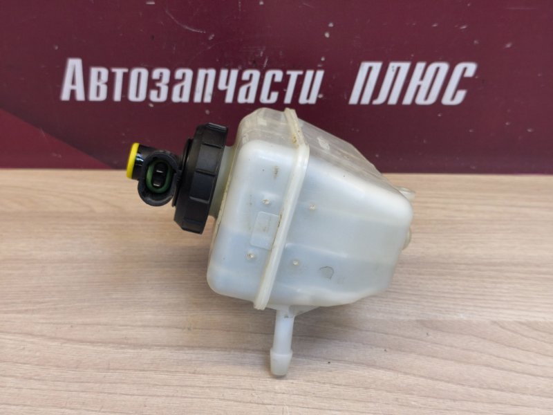 Бачок главного тормозного цилиндра