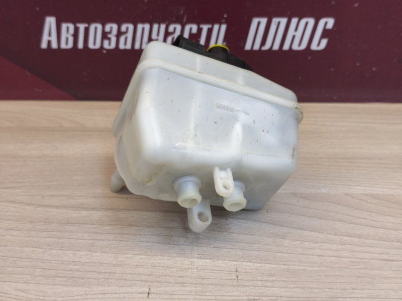Бачок главного тормозного цилиндра