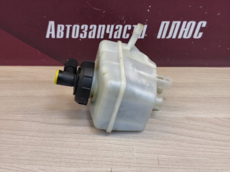 Бачок главного тормозного цилиндра