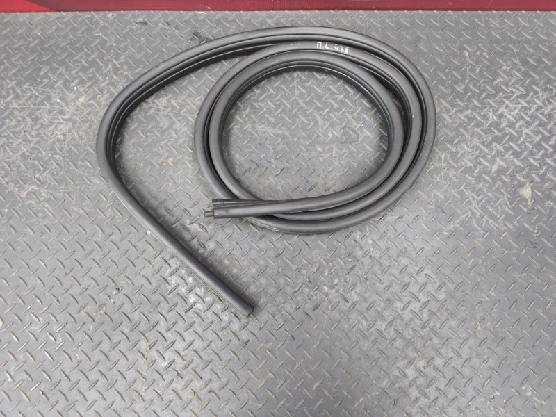 Уплотнитель проема      двери