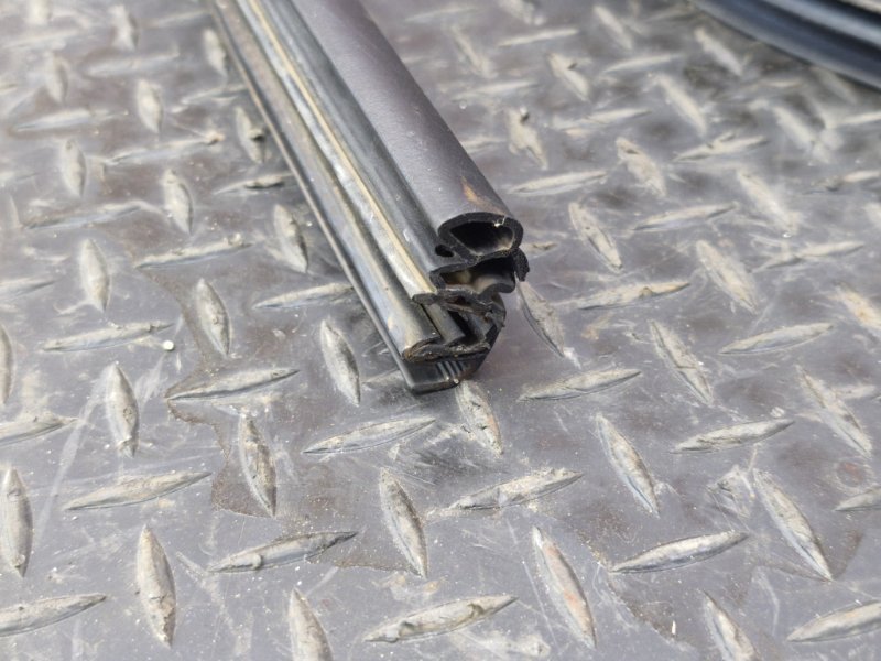 Уплотнитель проема      двери