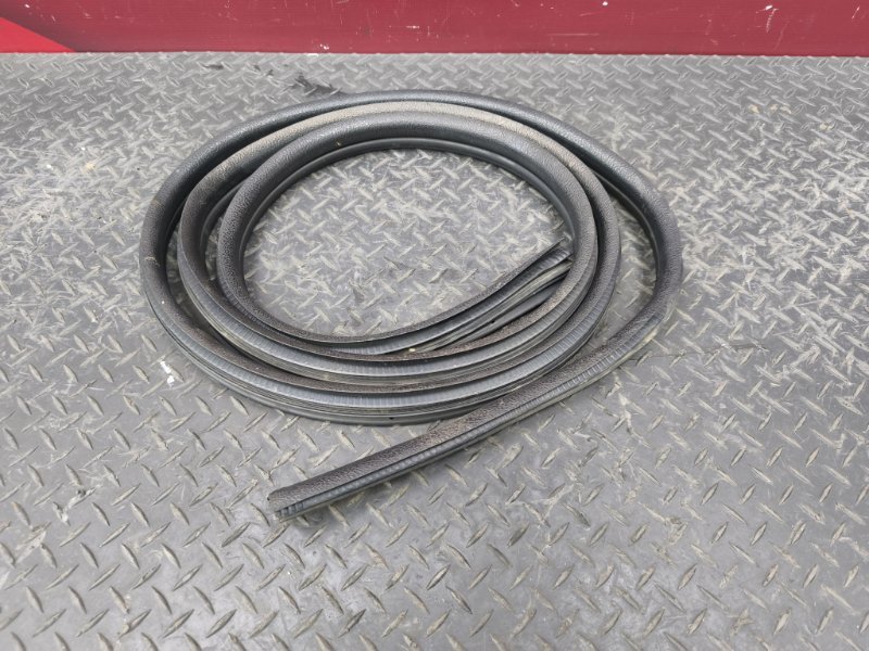 Уплотнитель проема      двери