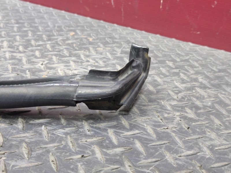 Уплотнитель багажника