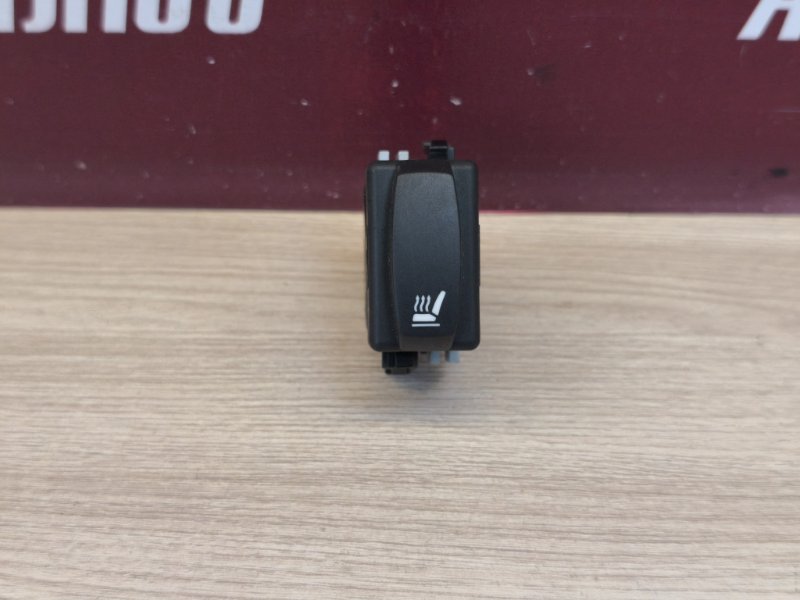 Кнопка обогрева сидений