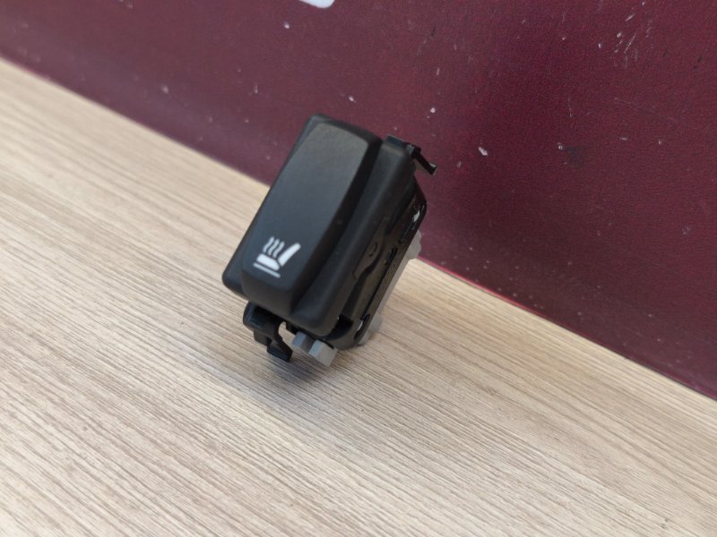 Кнопка обогрева сидений