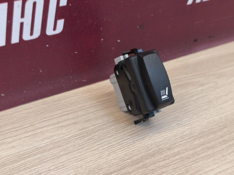 Кнопка обогрева сидений