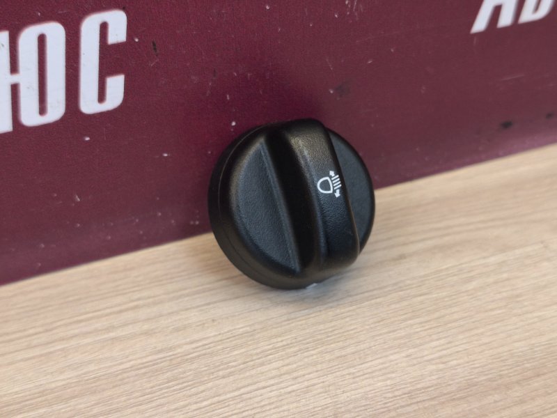 Кнопка корректора фар