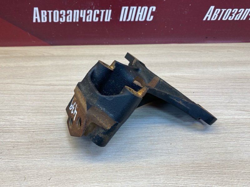 Кронштейн двигателя